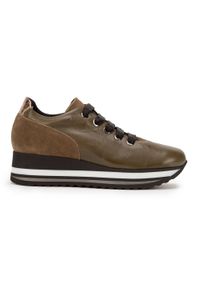 Wittchen - Damskie sneakersy z trzech rodzajów skóry na platformie khaki. Nosek buta: okrągły. Zapięcie: pasek. Kolor: brązowy. Materiał: skóra. Wzór: paski. Obcas: na platformie #1