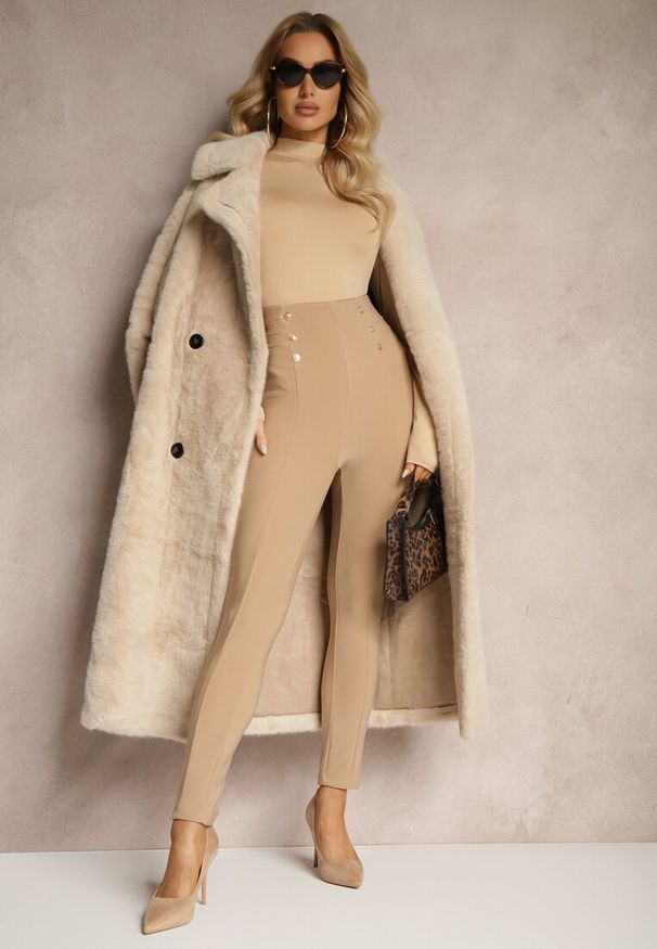 Renee - Beżowe Legginsy Bawełniane High Waist Ozdobione Guzikami Liorvia. Stan: podwyższony. Kolor: beżowy. Materiał: bawełna. Wzór: aplikacja. Styl: elegancki