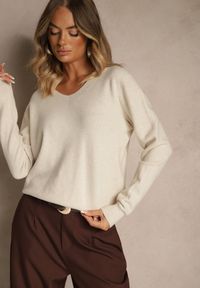 Renee - Beżowy Sweter z Wełną i Wiskozą z Trójkątnym Dekoltem Kaitte. Okazja: na co dzień. Kolor: beżowy. Materiał: wełna, wiskoza. Styl: casual, elegancki #2