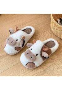 Intica - Klapki domowe w kształcie krowy z miękkiego materiału Gonnie. Okazja: do domu. Kolor: brązowy. Materiał: materiał. Styl: casual #3