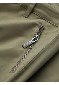Ombre Clothing - Męskie spodnie cargo STRAIGHT LEG z kieszeniami zapinanymi na zamek – oliwkowe V2 - Rozmiar: XL. Kolor: oliwkowy. Materiał: bawełna, elastan, materiał. Styl: elegancki #5