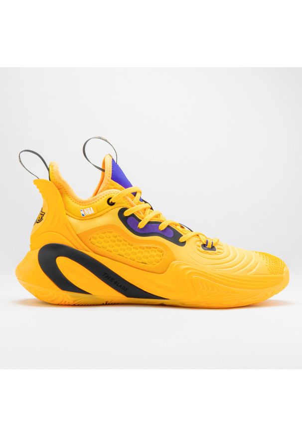 TARMAK - Buty do koszykówki dla kobiet i mężczyzn Tarmak NBA SE900 Los Angeles Lakers. Kolor: żółty. Materiał: kauczuk. Sport: koszykówka