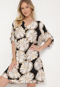 Born2be - Czarna Pudełkowa Sukienka z Lnem i Wiskozą w Kwiaty Rinosea. Okazja: na co dzień. Kolor: czarny. Materiał: len, wiskoza. Wzór: kwiaty. Styl: klasyczny, casual #1