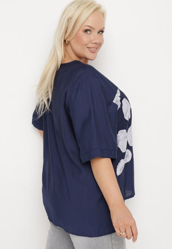 Born2be - Granatowy Bawełniany T-shirt z Nadrukiem i Kieszonką Lovelina. Kolor: niebieski. Materiał: bawełna. Wzór: nadruk. Styl: klasyczny, elegancki