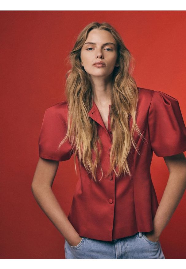 Reserved - Bluzka z bufkami - czerwony. Kolor: czerwony. Materiał: tkanina