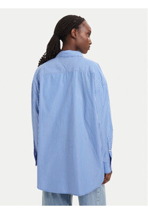 Tommy Jeans Koszula Essential DW0DW22936 Niebieski Oversize. Kolor: niebieski. Materiał: bawełna