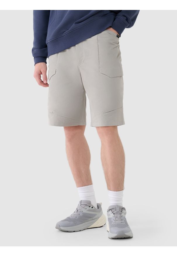 4f - 4F Spodenki casual męskie - szare XL. Kolor: szary. Materiał: elastan, syntetyk, materiał. Długość: krótkie. Wzór: jednolity