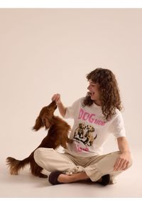 Reserved - T-shirt z nadrukiem - złamana biel. Materiał: dzianina, bawełna. Wzór: nadruk