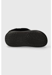 Crocs klapki Furever Crush damskie kolor czarny 208446. Nosek buta: okrągły. Kolor: czarny. Materiał: materiał #2