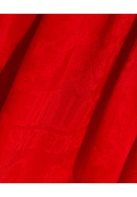 Versace Jeans Couture - VERSACE JEANS COUTURE - Czerwona sukienka z bufiastymi rękawami. Kolor: czerwony. Typ sukienki: asymetryczne #7