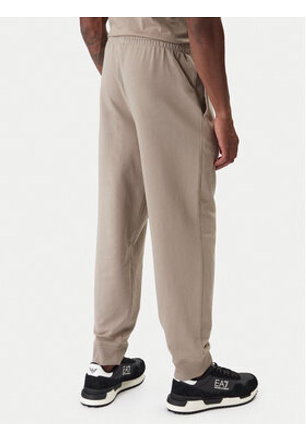 EA7 Emporio Armani Spodnie dresowe 7M001316 AF13512 U6167 Beżowy Regular Fit. Kolor: beżowy. Materiał: bawełna