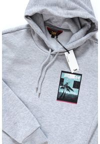 Lee - BLUZA LEE GRAPHIC RELAXED HOOD GREY MELE L82YTTMP. Typ kołnierza: kaptur. Wzór: nadruk