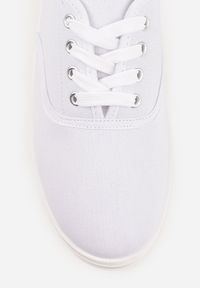 Born2be - Białe Tenisówki na Płaskiej Podeszwie ze Sznurowaniem i Okrągłym Noskiem Ezoma. Wysokość cholewki: przed kostkę. Nosek buta: okrągły. Kolor: biały. Wzór: kropki. Obcas: na płaskiej podeszwie #7