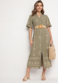 Born2be - Ciemnozielona Bawełniana Sukienka Koszulowa z Ozdobnym Paskiem i Haftem Evialisse. Okazja: na co dzień, na imprezę. Kolor: zielony. Materiał: bawełna. Wzór: haft. Typ sukienki: koszulowe. Styl: casual, elegancki #3