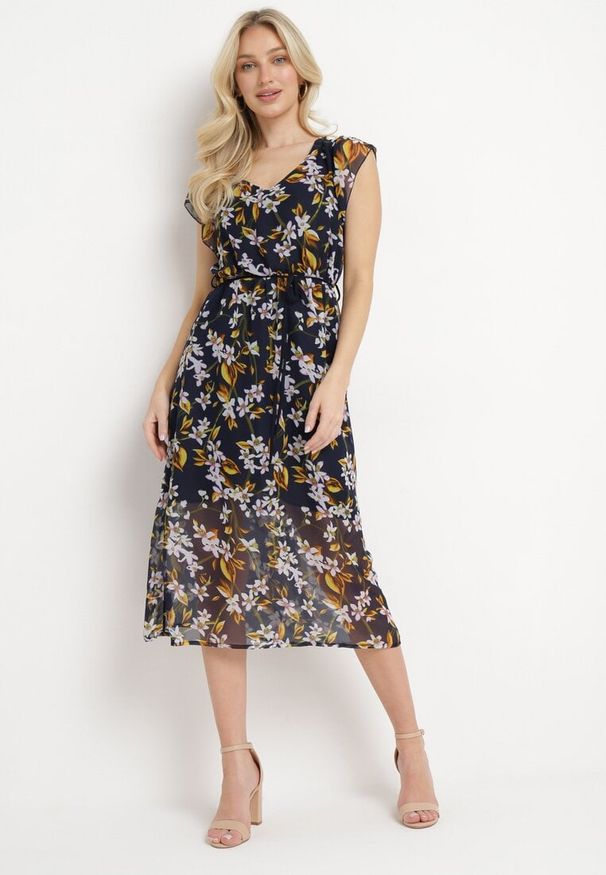 Born2be - Granatowa Sukienka Gobney. Kolor: niebieski. Materiał: wiskoza, tkanina, materiał. Długość rękawa: krótki rękaw. Wzór: kwiaty. Długość: midi