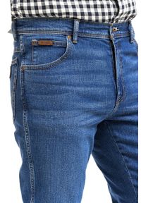 Wrangler - WRANGLER TEXAS SLIM MĘSKIE SPODNIE JEANSOWE BANGING W12SHN58Q #4