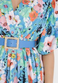 Born2be - Niebieska Sukienka z Paskiem Appialla. Typ kołnierza: dekolt kopertowy. Kolor: niebieski. Wzór: nadruk, aplikacja, kolorowy, kwiaty. Sezon: lato. Typ sukienki: kopertowe. Styl: wizytowy, elegancki. Długość: mini #4