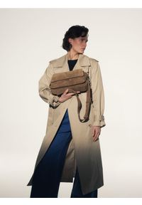 Reserved - Zamszowa torebka z paskiem - brązowy. Kolor: brązowy. Materiał: zamszowe #1