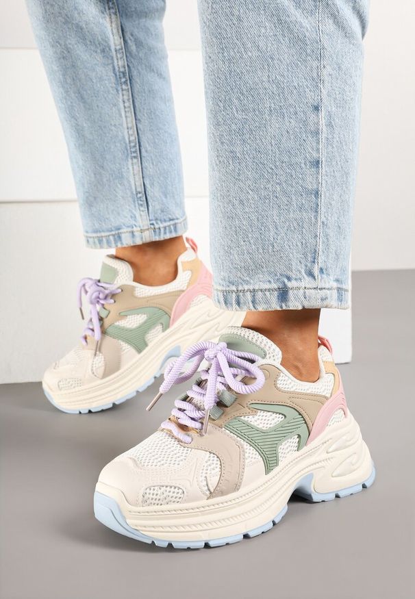 Renee - Jasnobeżowe Sneakersy na Platformie z Tłoczeniem i Geometrycznym Wzorem Melvila. Kolor: beżowy. Materiał: jeans. Wzór: geometria. Obcas: na platformie