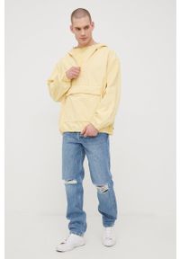 Levi's® - Levi's kurtka jeansowa bawełniana kolor żółty przejściowa oversize. Okazja: na spotkanie biznesowe. Kolor: żółty. Materiał: bawełna, jeans. Długość: krótkie. Styl: biznesowy