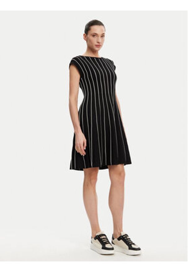 DKNY Sukienka codzienna DD4J8E21 Czarny Regular Fit. Okazja: na co dzień. Kolor: czarny. Materiał: syntetyk. Typ sukienki: proste. Styl: casual