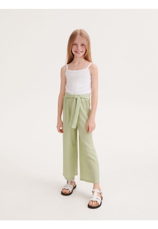 Reserved - Spodnie z wiązaniem - jasnozielony. Kolor: zielony. Materiał: tkanina