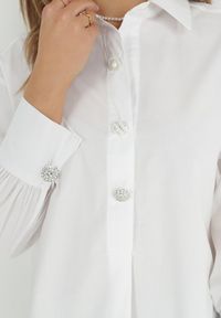 Born2be - Biała Koszula Bawełniana Trapezowa Hazala. Kolor: biały. Materiał: bawełna. Długość: długie. Styl: klasyczny, elegancki