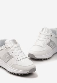 Born2be - Białe Sneakersy z Błyszczącymi Wstawkami na Grubej Podeszwie Lintessa. Nosek buta: okrągły. Zapięcie: sznurówki. Kolor: biały. Materiał: materiał. Obcas: na obcasie. Wysokość obcasa: niski #5