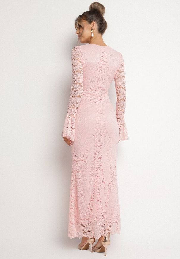 Born2be - Ciemnoróżowa Koronkowa Sukienka o Dopasowanym Kroju z Szerokim Dołem Annadira. Kolor: różowy. Materiał: koronka. Typ sukienki: proste