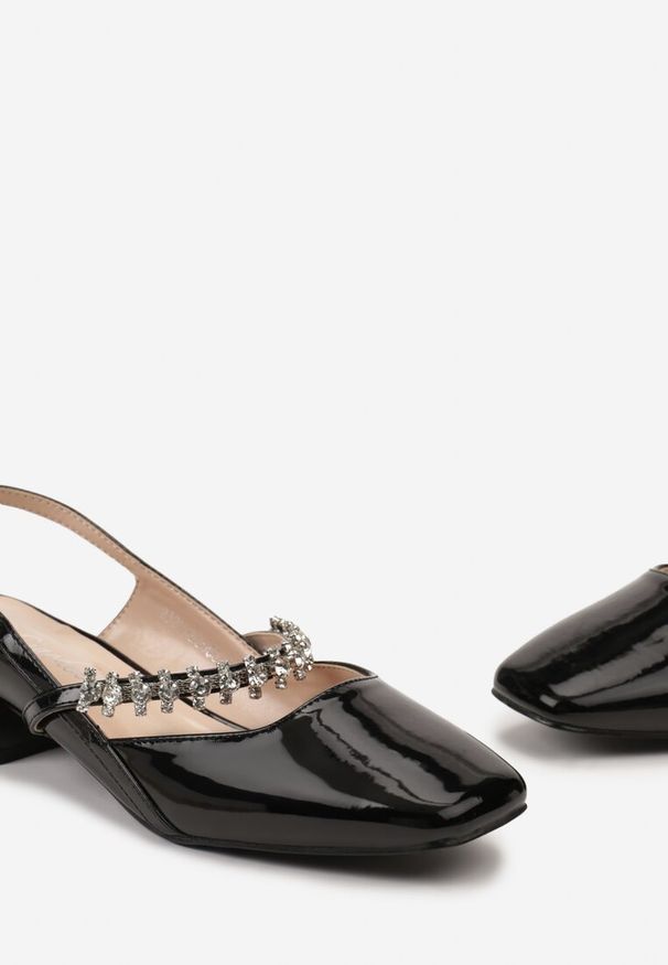 Renee - Czarne Czółenka Ozdobione Cyrkoniami ze Sprzączką przy Kostce Locarina. Zapięcie: sprzączka. Kolor: czarny. Wzór: aplikacja. Sezon: lato