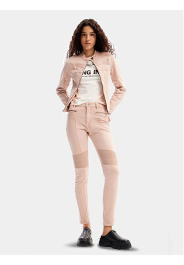 Desigual Jeansy Martinika 24SWDD75 Różowy Slim Fit. Kolor: różowy