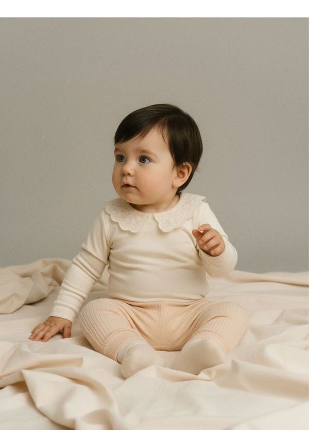 Sinsay - Bawełniane spodnie dresowe - kremowy. Kolor: kremowy. Materiał: bawełna, dresówka