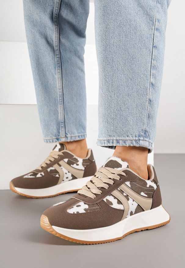 Born2be - Czarno-Białe Sneakersy Ozdobione Paskami Florgisse. Okazja: na co dzień, na spacer. Zapięcie: pasek. Kolor: czarny. Materiał: jeans. Wzór: aplikacja. Sport: turystyka piesza