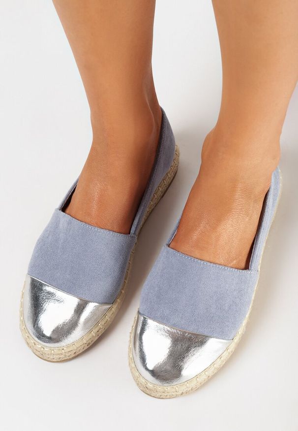 Born2be - Niebieskie Espadryle na Płaskiej Podeszwie z Plecionki i Lakierowanym Noskiem Arilaisa. Kolor: niebieski. Materiał: lakier. Sezon: lato. Obcas: na płaskiej podeszwie. Styl: boho, elegancki