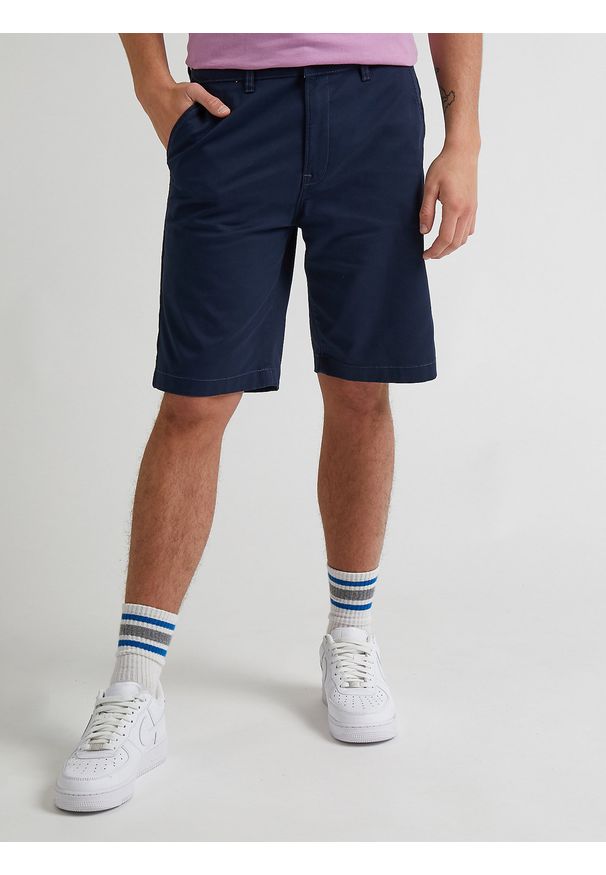Lee - MĘSKIE SZORTY MATERIAŁOWE LEE REGULAR CHINO SHORT DEEP NAVY 112332254. Materiał: materiał