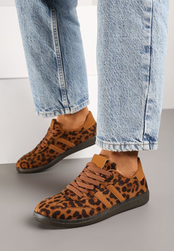 Renee - Brązowe Casualowe Sneakersy z Ekozamszu w Panterkę na Płaskiej Podeszwie Pemeriana. Okazja: na co dzień. Nosek buta: okrągły. Zapięcie: sznurówki. Kolor: brązowy. Materiał: jeans. Wzór: motyw zwierzęcy. Obcas: na płaskiej podeszwie. Sport: turystyka piesza