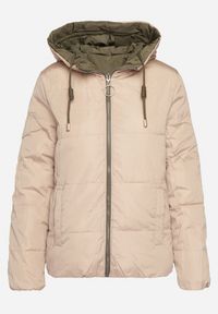 Born2be - Ciemnozielona Dwustronna Pikowana Kurtka z Kapturem Ściągana przy Rękawach Nevelas. Okazja: na co dzień, na spacer. Typ kołnierza: kaptur. Kolor: zielony. Materiał: jeans. Wzór: aplikacja. Styl: sportowy, casual, elegancki #6