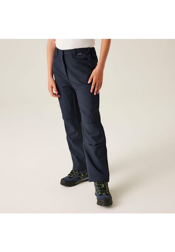 Regatta - Softshell Dziecięce spodnie turystyczne. Kolor: niebieski. Materiał: softshell. Sezon: lato. Sport: turystyka piesza