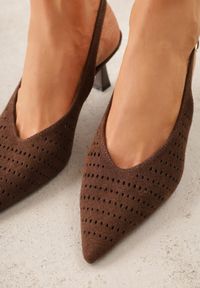 Born2be - Ciemnobrązowe Ażurowe Czółenka VICES na Obcasie Kaczuszka z Odkrytą Piętą Metipise. Okazja: na co dzień. Nosek buta: szpiczasty. Zapięcie: pasek. Kolor: brązowy. Wzór: ażurowy. Materiał: jeans. Obcas: na obcasie. Styl: casual, elegancki, wizytowy. Wysokość obcasa: średni #8