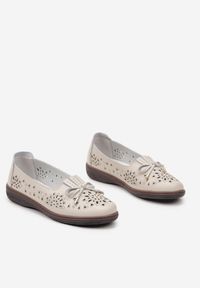 Born2be - Beżowe Ażurowe Półbuty ze Skóry Naturalnej z Ozdobną Kokardką Silotina. Okazja: na co dzień. Kolor: beżowy. Materiał: skóra. Wzór: ażurowy. Sezon: wiosna, lato. Obcas: na obcasie. Styl: casual, klasyczny, elegancki. Wysokość obcasa: niski #5