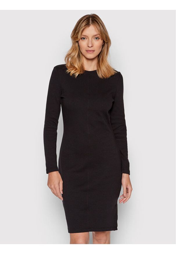 Calvin Klein Sukienka dzianinowa K20K203488 Czarny Slim Fit. Kolor: czarny. Materiał: bawełna, dzianina