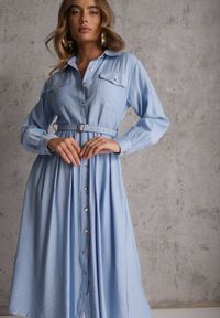 Renee - Niebieska Sukienka Rozkloszowana z Wiskozy o Koszulowym Kroju z Paskiem Anteis. Kolor: niebieski. Materiał: wiskoza. Wzór: aplikacja. Typ sukienki: koszulowe. Styl: elegancki #3