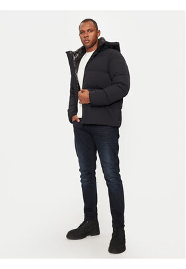Woolrich Kurtka puchowa Sierra CFWOOU0847MRUT3107 Czarny Regular Fit. Kolor: czarny. Materiał: syntetyk