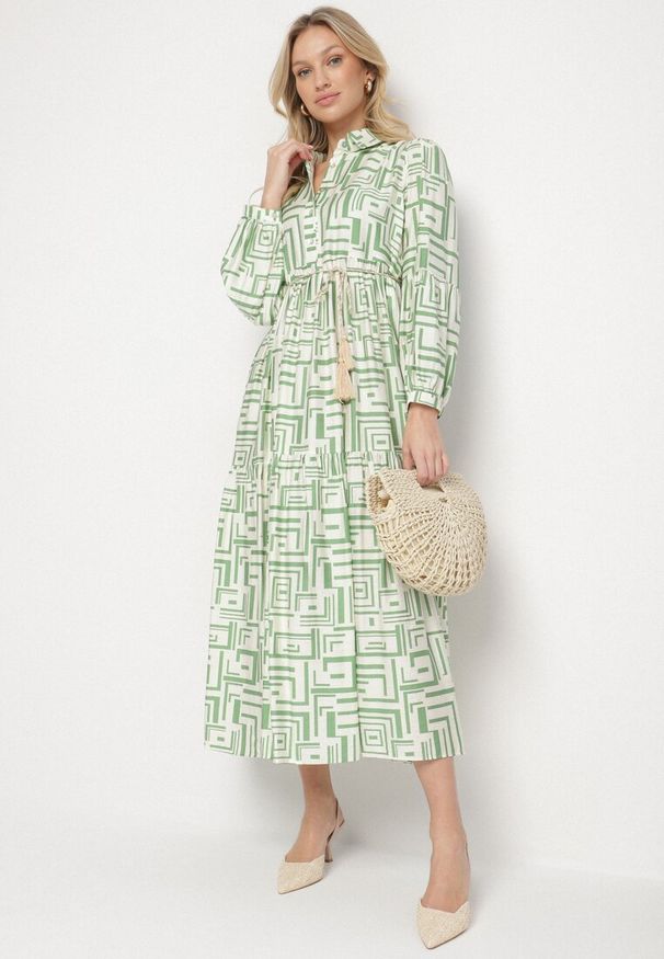 Born2be - Zielona Rozkloszowana Sukienka Koszulowa z Wiskozą w Geometryczny Wzór Alineria. Okazja: na co dzień. Kolor: zielony. Materiał: wiskoza. Wzór: geometria. Typ sukienki: koszulowe. Styl: klasyczny, casual, elegancki