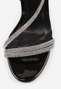 Renee - Czarne Szpilki Sandały z Cyrkoniowymi i Transparentnymi Paskami Vikirissa. Okazja: na imprezę. Zapięcie: pasek. Kolor: czarny. Wzór: aplikacja, paski. Obcas: na szpilce. Styl: elegancki. Wysokość obcasa: średni #8