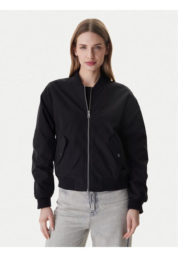 Vero Moda Kurtka przejściowa 10338783 Czarny Regular Fit. Kolor: czarny. Materiał: syntetyk