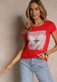 Renee - Czerwony T-shirt z Bawełny Ozdobiony Cyrkoniami i Motylem Uliadwena. Okazja: na co dzień. Kolor: czerwony. Materiał: bawełna. Wzór: aplikacja. Styl: sportowy, klasyczny, casual #4