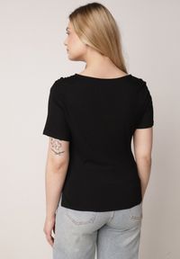 Born2be - Czarna Wiskozowa Bluzka Marszczona o Asymetrycznym Kroju z Krótkim Rękawem Menirephis. Okazja: na co dzień. Typ kołnierza: dekolt w łódkę. Kolor: czarny. Długość: krótkie. Wzór: gładki. Materiał: wiskoza. Długość rękawa: krótki rękaw. Sezon: lato. Styl: casual, klasyczny #2