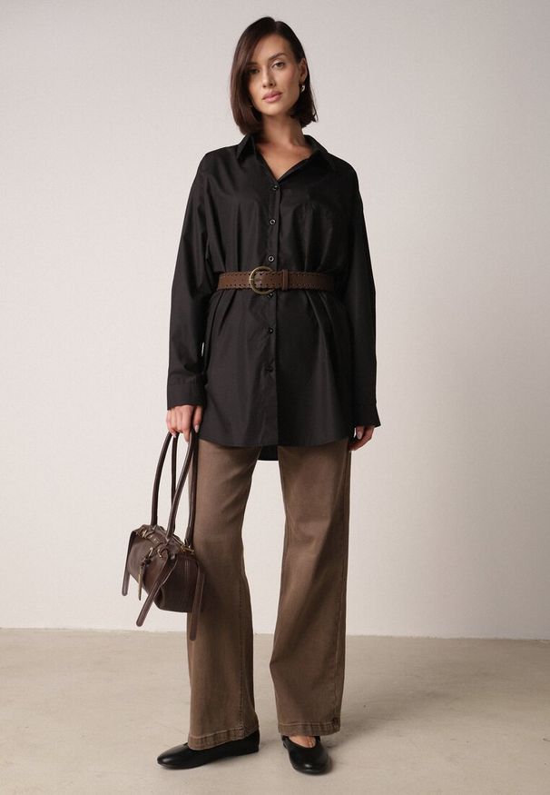 Born2be - Czarna Długa Koszula Oversize z Bawełny i Wiskozy z Paskiem z Klamrą Thessalonike. Okazja: na co dzień. Kolor: czarny. Materiał: wiskoza, bawełna. Długość: długie. Styl: casual