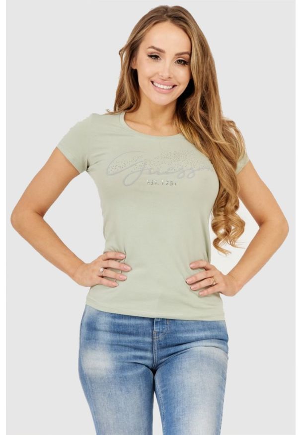 Guess - GUESS Jasnozielony t-shirt damski z logo i kryształkami. Kolor: zielony. Materiał: bawełna. Wzór: aplikacja